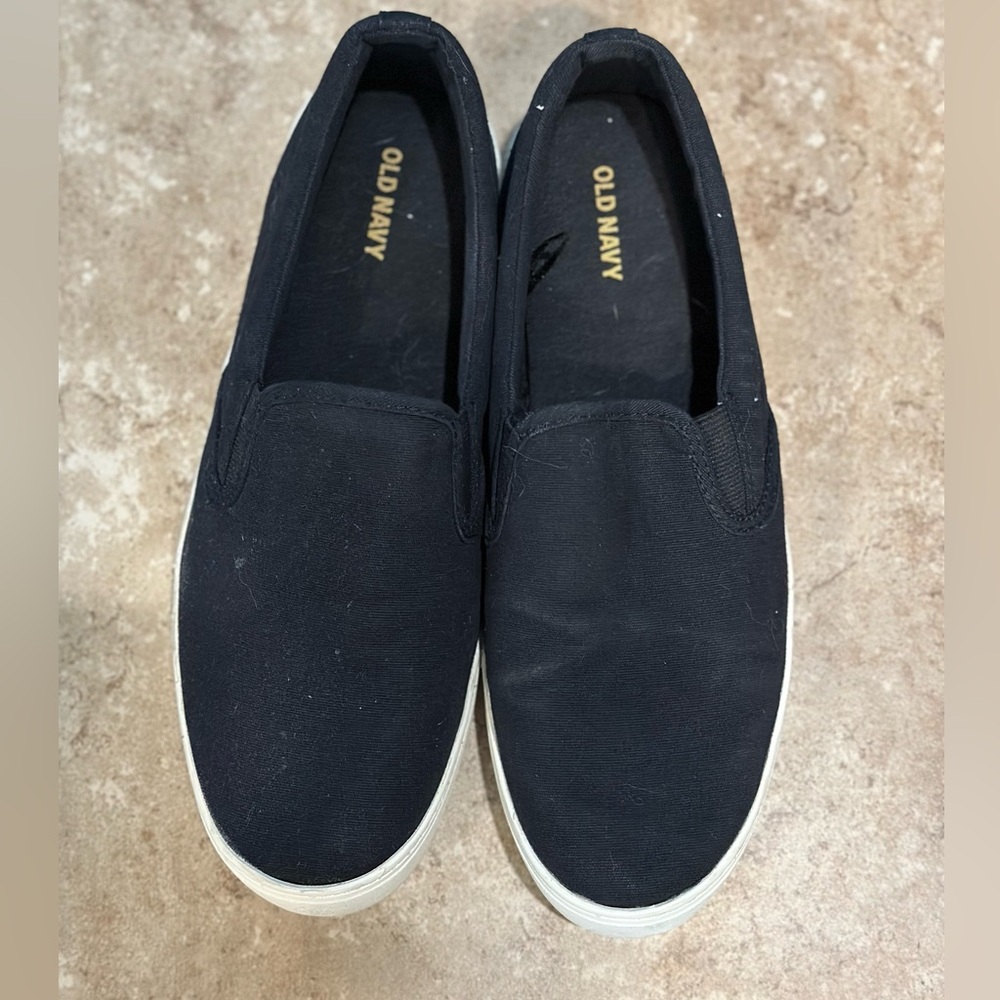 Old navy women’s black slip on sneakers. Size 9.